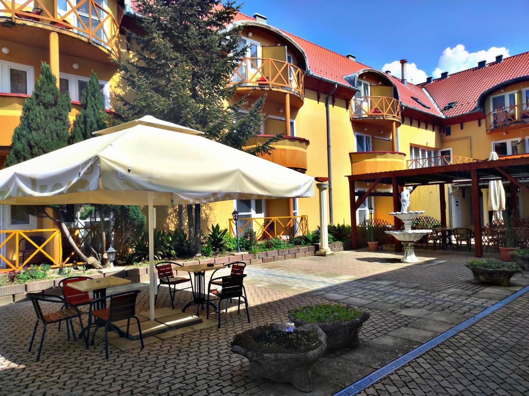 Atrium Hotel Harkany Exterior photo